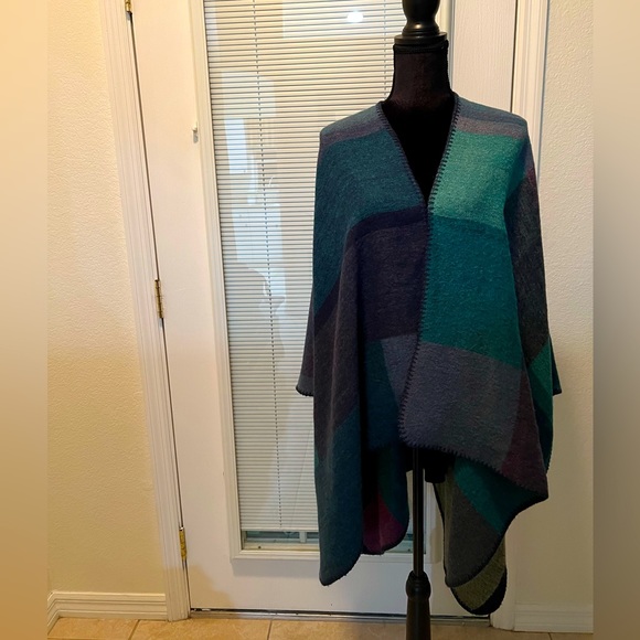 Knit sweater wrap in color block print - Picture 7 of 10